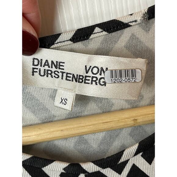 Diane Von Fransterburg 100% Silk Black White Geo Print 3/4 Sleeve Dress XS - Picture 4 of 6